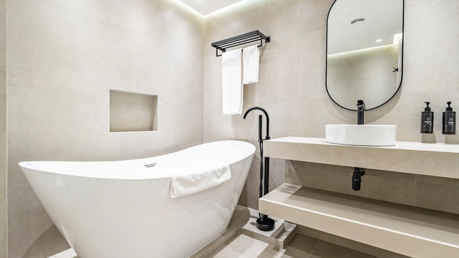 Upgraded 1Br Retreat With Iconic Burj Khalifa Views Apartment Dubai