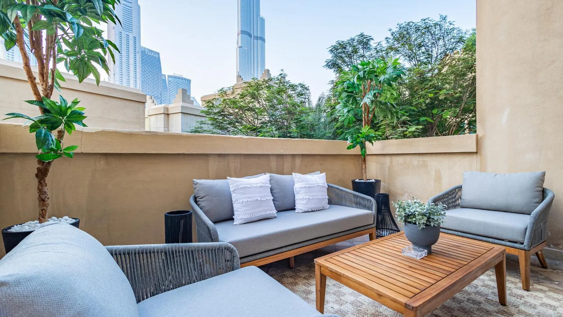 Upgraded 1Br Retreat With Iconic Burj Khalifa Views Apartment Dubai